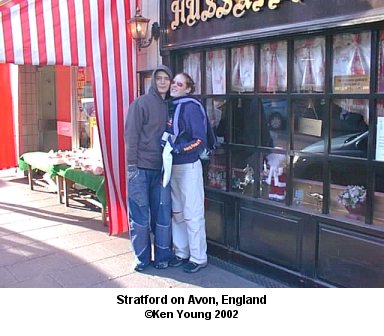 Lewis and Michelle in Stratford on Avon. There are no links to or from this image. &copy;2002 - Ken Young